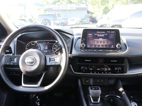 Used 2024 Nissan Rogue SV FWD image 17