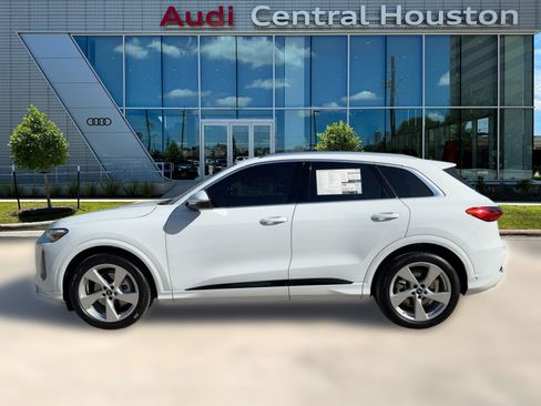 New 2025 Audi Q5 Prestige image 2