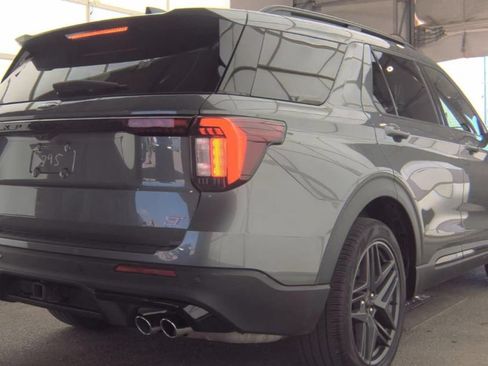 Used 2025 Ford Explorer ST AWD/4WD image 4