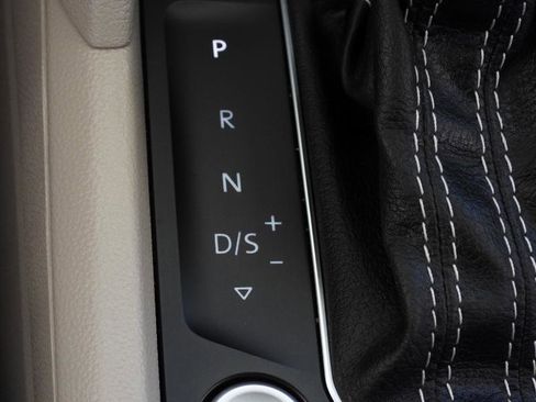 Used 2023 Volkswagen Atlas SE w/ Technology Package w/ Panoramic Sunroof Package image 75