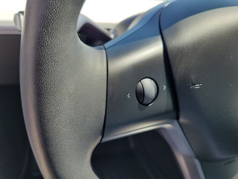 Used 2022 Tesla Model Y Performance image 25