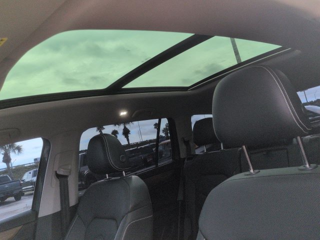Used 2025 Volkswagen Atlas SE FWD image 23