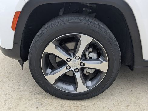 Used 2023 Jeep Grand Cherokee Limited image 17