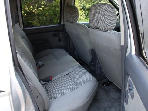 Used 2002 Nissan Frontier SE AWD/4WD image 6