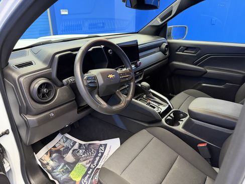 Used 2024 Chevrolet Colorado W/T w/ WT Convenience Package II RWD image 11