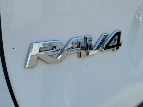 Used 2019 Toyota RAV4 XLE AWD/4WD image 7