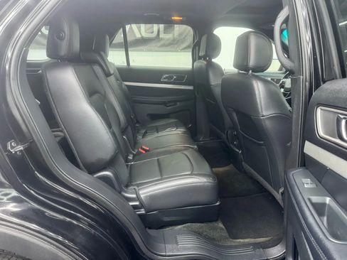 Used 2017 Ford Explorer XLT w/ Equipment Group 202A AWD/4WD image 8