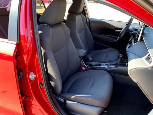 Used 2021 Toyota Corolla LE image 9