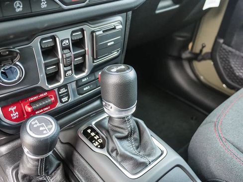 New 2026 Jeep Wrangler Unlimited Rubicon AWD/4WD image 19