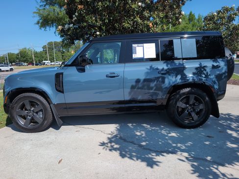 Used 2025 Land Rover Defender 110 X-Dynamic SE AWD/4WD image 7