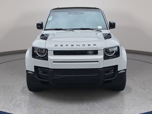 New 2026 Land Rover Defender 130 X-Dynamic SE image 2