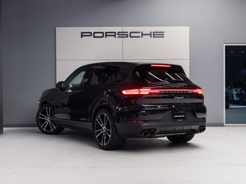 Certified 2026 Porsche Cayenne AWD/4WD image 3