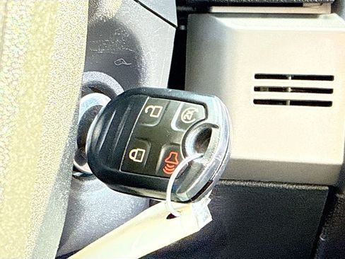 Used 2011 Ford F150 Lariat w/ Lariat Chrome Pkg image 9