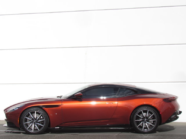 Used 2017 Aston Martin DB11 V12 RWD image 4