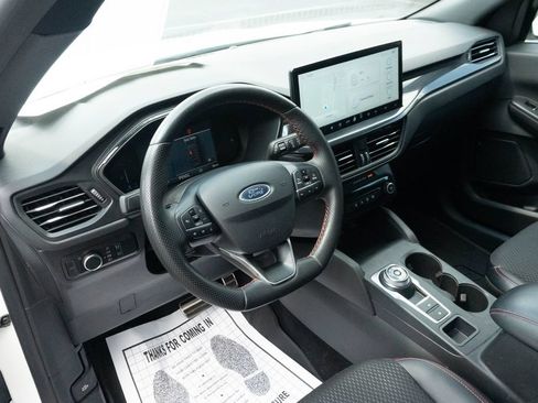 Used 2024 Ford Escape ST-Line w/ Tech Pack #1 FWD image 4
