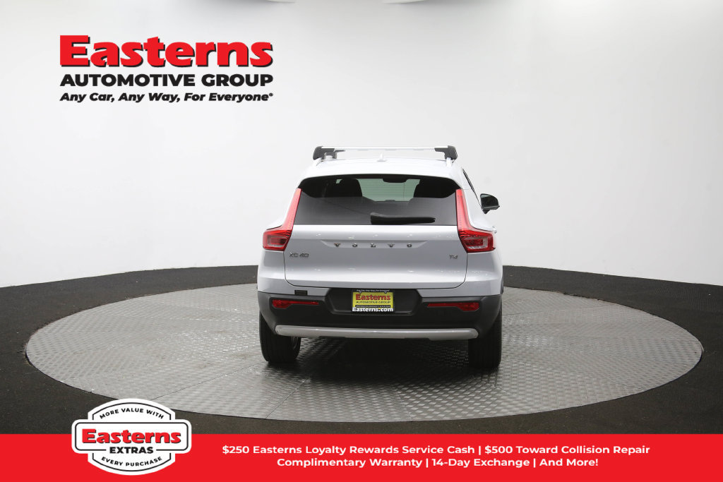 Used 2021 Volvo XC40 T4 Momentum FWD image 36