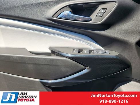 Used 2025 Chevrolet Trax LT w/ LT Convenience Package FWD image 24