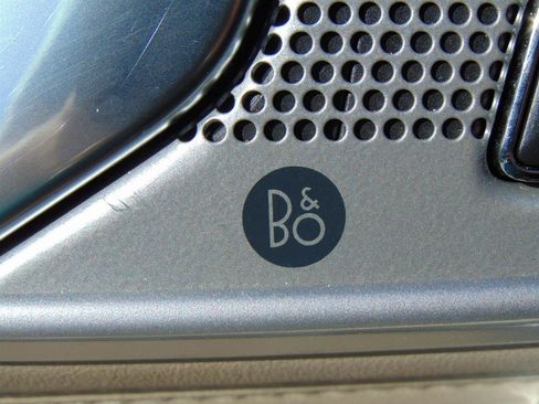 Used 2021 Ford Explorer Limited image 24