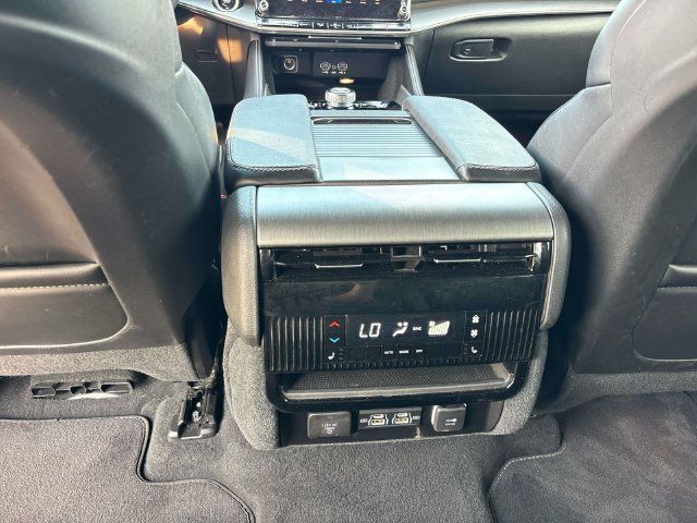 Used 2025 Jeep Wagoneer Series II AWD/4WD image 13