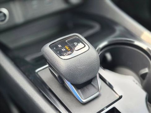Used 2023 Nissan Rogue S FWD image 15