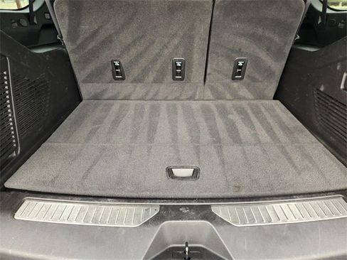 Used 2022 Chevrolet Suburban Z71 w/ Luxury Package image 33