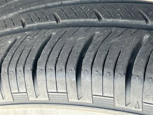 Used 2023 Buick Enclave Essence image 9