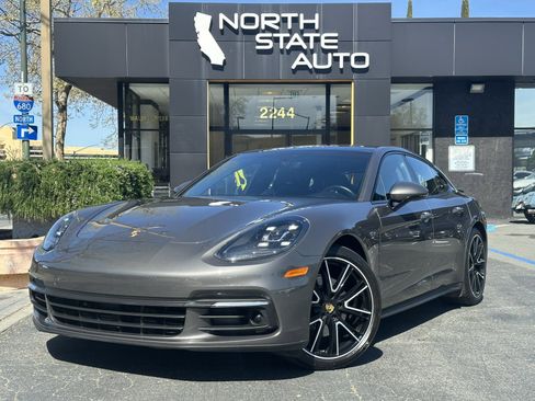 Used 2018 Porsche Panamera 4 image 2
