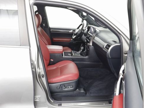 Used 2022 Lexus GX 460 Premium w/ Accessory Package image 22