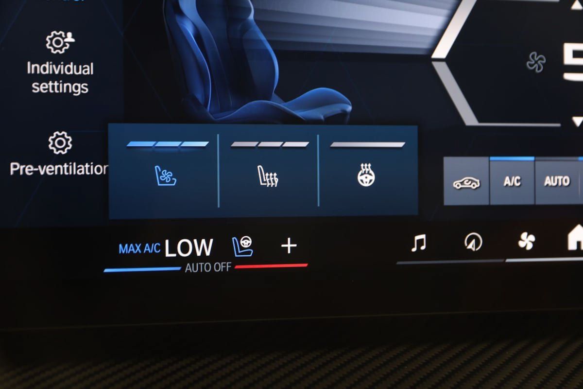 Used 2025 BMW M3 w/ Executive Package RWD image 9