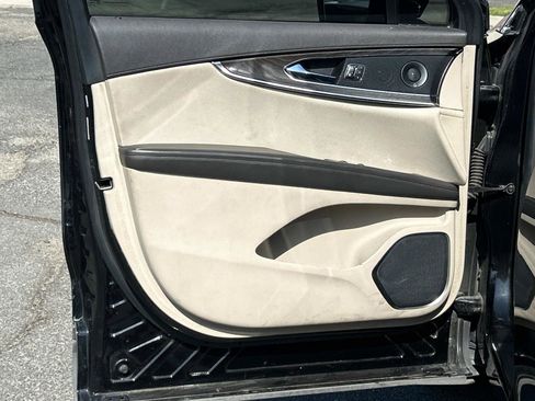 Used 2020 Lincoln Nautilus Reserve w/ Equipment Group 201A image 16