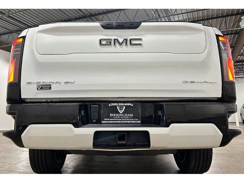 Used 2025 GMC Sierra EV Denali AWD/4WD image 14