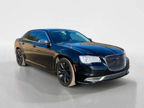 Used 2018 Chrysler 300 Touring w/ Chrome Appearance Package image 7