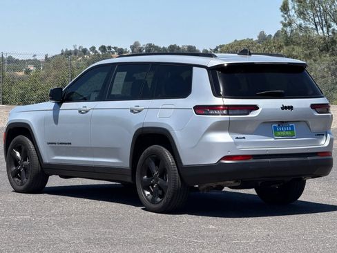 Used 2024 Jeep Grand Cherokee L Limited w/ Black Appearance Package AWD/4WD image 5