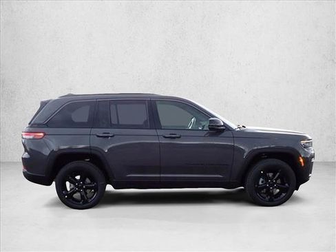New 2026 Jeep Grand Cherokee Limited w/ Limited Altitude Package AWD/4WD image 5