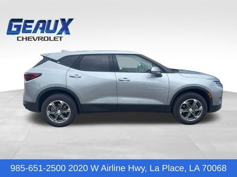 Used 2025 Chevrolet Blazer LT FWD image 1