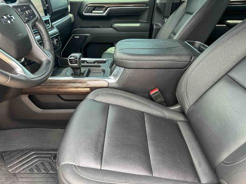 Used 2025 Chevrolet Silverado 1500 LT Trail Boss w/ Convenience Package II AWD/4WD image 13