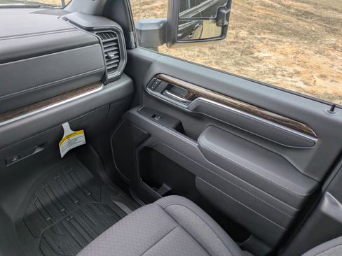 New 2025 GMC Sierra 2500 SLE w/ SLE Value Package; image 16