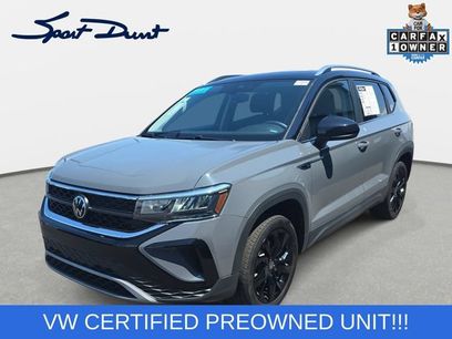 Used 2023 Volkswagen Taos SE w/ Panoramic Sunroof Package