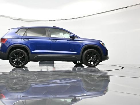 Used 2023 Volkswagen Taos SE image 37