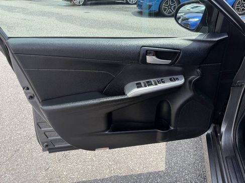 Used 2014 Toyota Camry SE w/ Leather Package FWD image 8