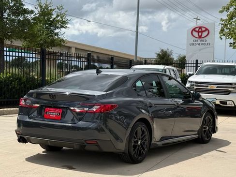 Used 2025 Toyota Camry SE w/ Convenience Package FWD image 4