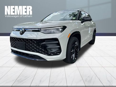 New 2026 Volkswagen Tiguan SE R-Line AWD/4WD image 1