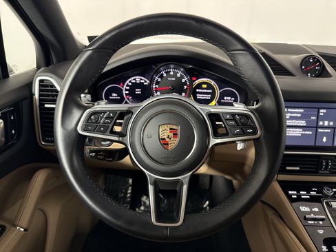 Used 2020 Porsche Cayenne AWD/4WD image 16