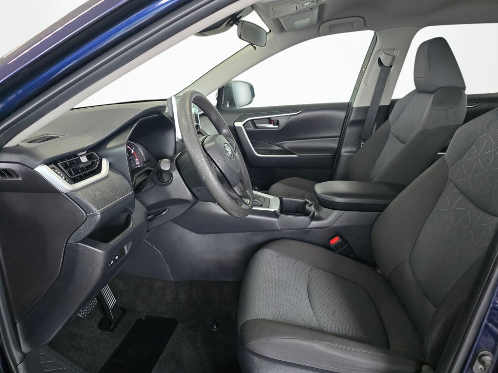Used 2025 Toyota RAV4 XLE AWD/4WD image 17