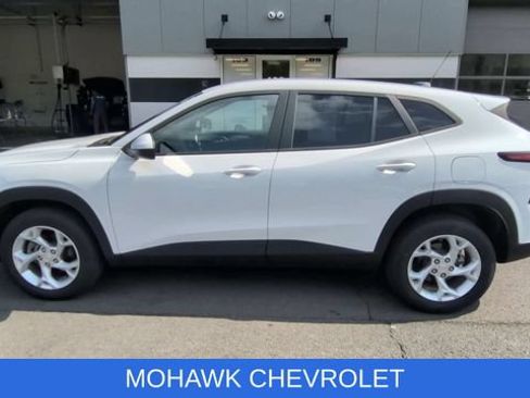 Used 2024 Chevrolet Trax LS w/ LS Convenience Package FWD image 5