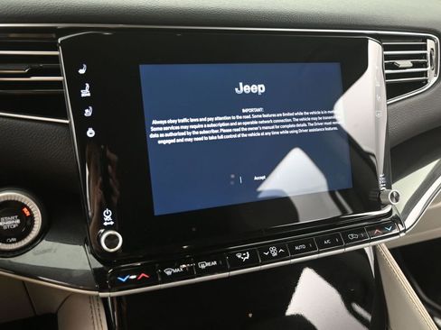 Used 2024 Jeep Wagoneer Base w/ Convenience Group I image 36