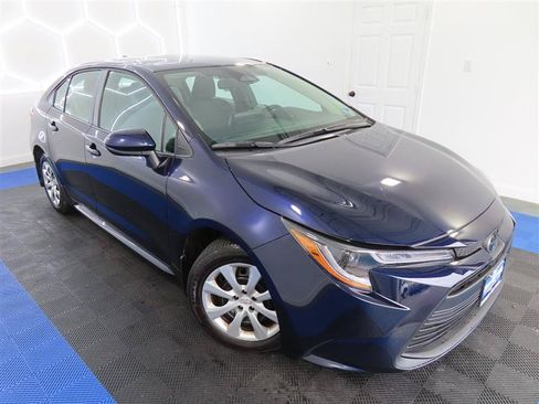Used 2026 Toyota Corolla LE FWD image 5