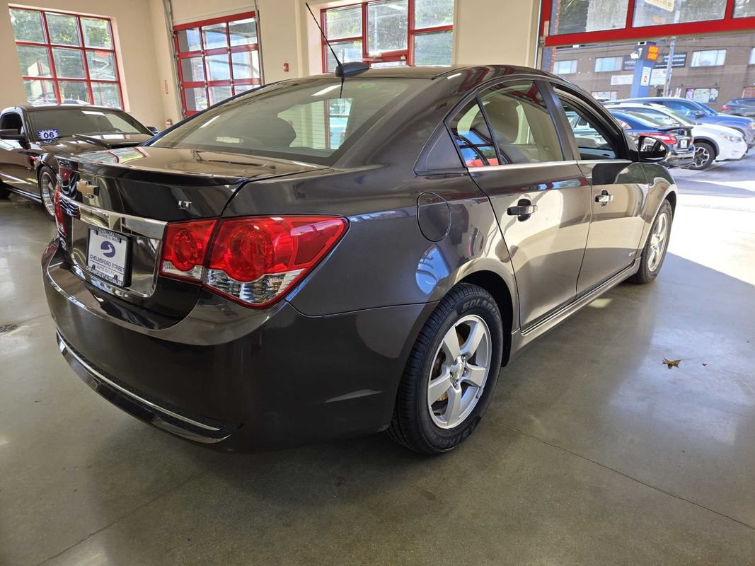 Used 2016 Chevrolet Cruze LT FWD image 6