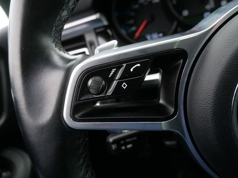 Used 2021 Porsche Macan image 22