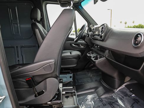 Used 2024 Mercedes-Benz Sprinter 2500 image 16